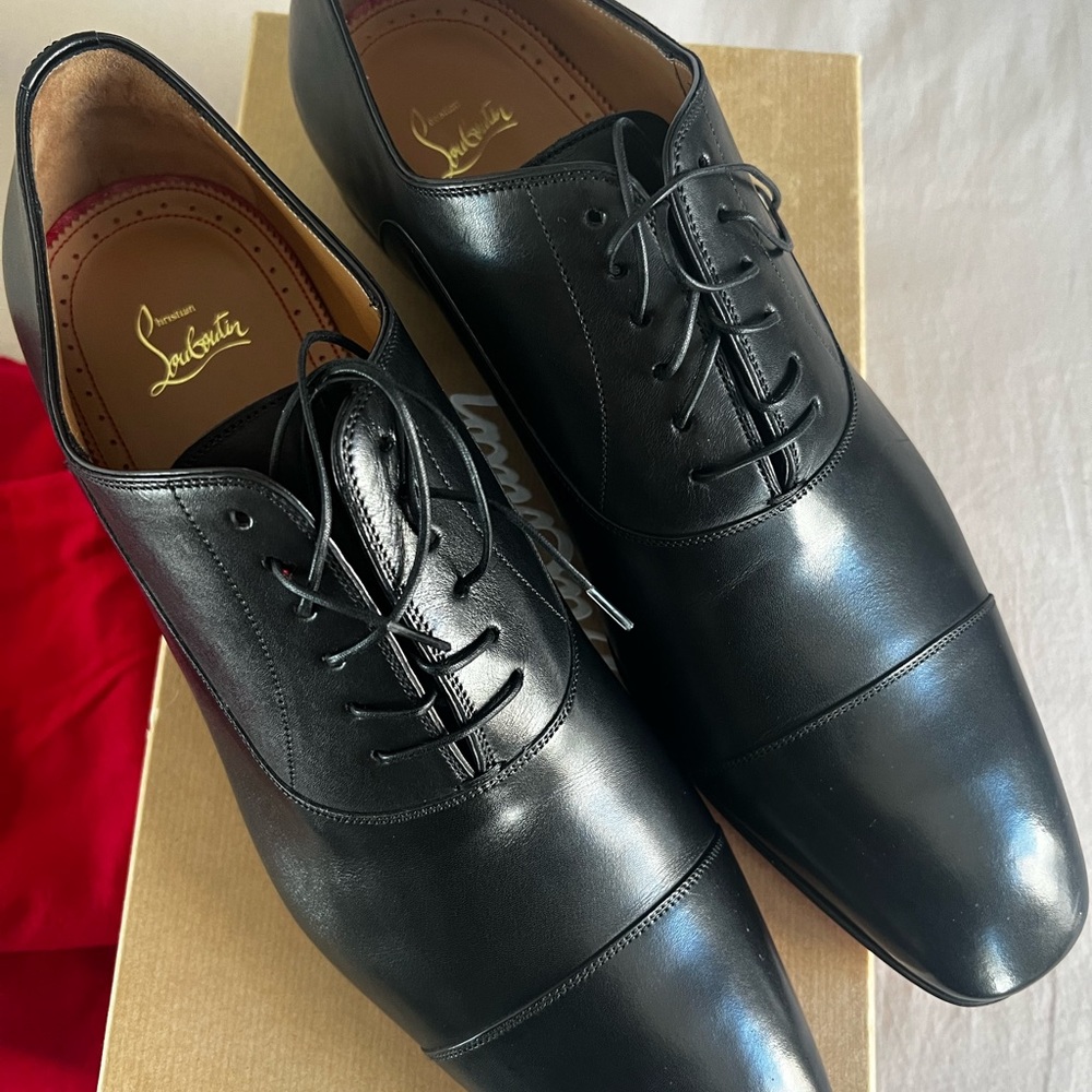 These refined Oxford shoes are the epitome of fine craftsmanship.
